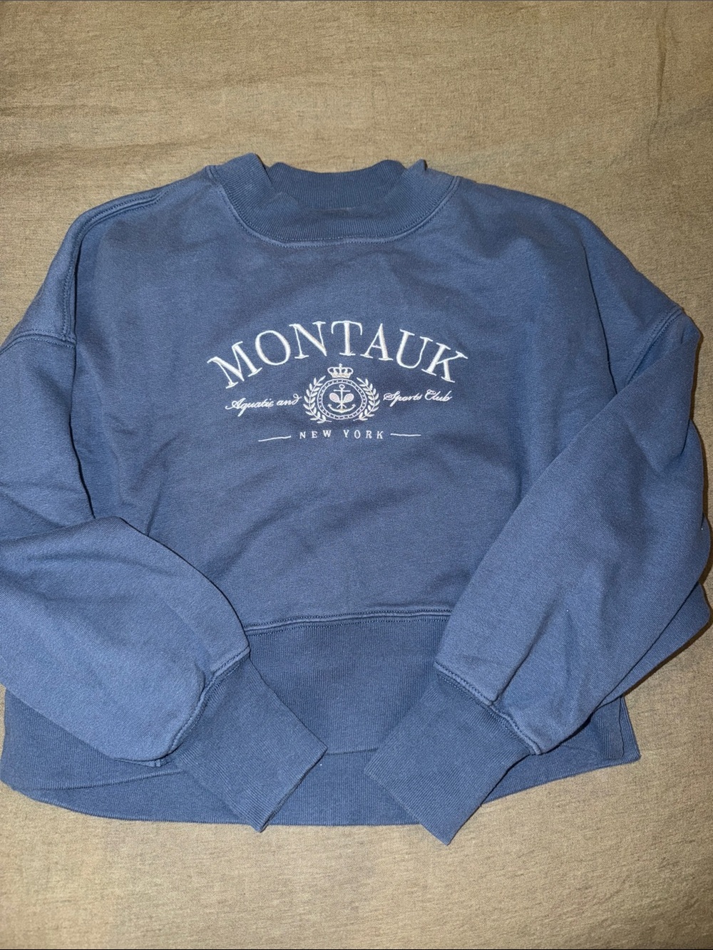 Blue Crewneck Montauk New York Graphic Pullover Sweatshirt